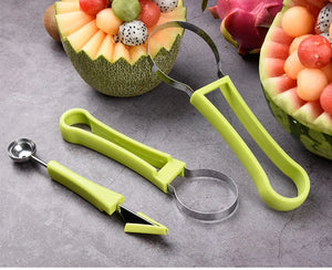 Outil de Cuisine 4 en 1 pour Couper, Sculpter, et Servir les Fruits.